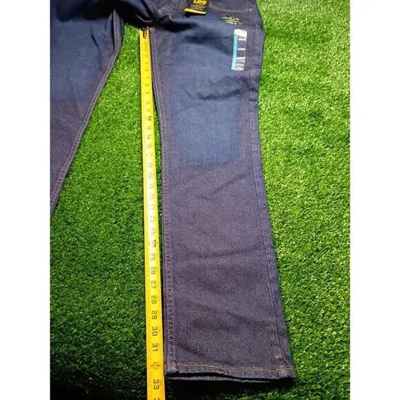 Lee Men's Legendary Denim Jeans - Classic 5-Pocket Design - Picture 4 of 8